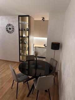 Xenia Corner - 6