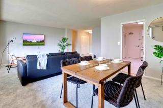 Stylish Apt Near Metro w Gym - Close to DC - 0