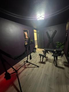 Adult only, fetish retreat play space - Ifield - 1
