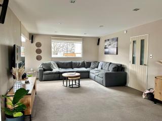 Spacious Family Home in Te Anau - 0