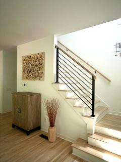 4BR Urban Oasis with Rooftop and Jacuzzi - 9