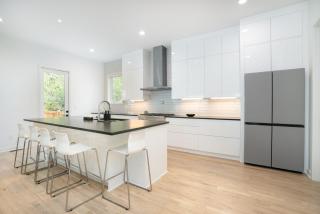 4BR Urban Oasis with Rooftop and Jacuzzi - 5