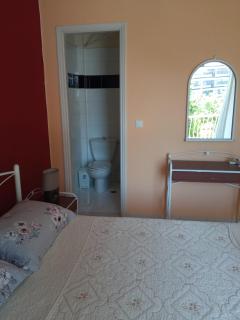 Comfortable apartment by the Metro - 1
