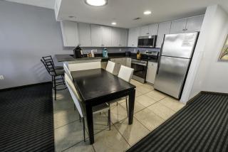 Oceanview condo w balcony & pool - 5