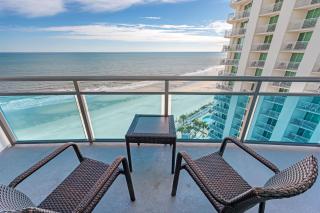 Direct Ocean and City Views, Corner Suite, Pools! - 6