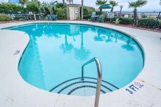 Direct Oceanfront Views 1BR Palms Nice Pools! - 9