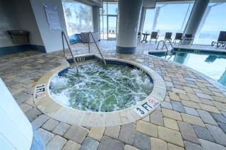 Beachfront condo w balcony & king suites - 7
