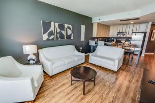 Beachfront condo w balcony & king suites - 3
