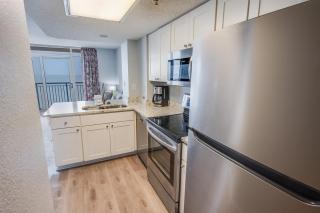 Roxanne Towers Remodeled with Amazing Views,Pools! - 1