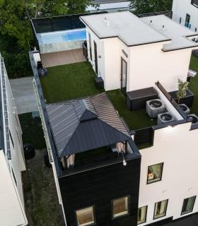 NEW Luxe Skyline Views - 20' Heated Rooftop Pool - 2