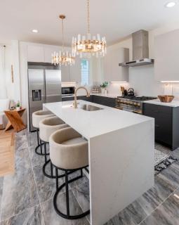 NEW Luxe Skyline Views - 20' Heated Rooftop Pool - 3