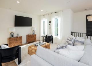 NEW Luxe Skyline Views - 20' Heated Rooftop Pool - 5