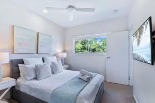 Park Avenue Luxe Chic Townhouse Sleeps 9, Carpark - 6