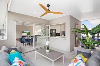 Park Avenue Luxe Chic Townhouse Sleeps 9, Carpark - 6