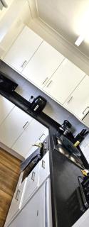 Elegant to classy newly refurbished near Windsor Maidenhead and Reading 20 minutes train to London with parking - Slough - 8