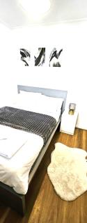 Elegant to classy newly refurbished near Windsor Maidenhead and Reading 20 minutes train to London with parking - Slough - 1