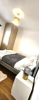 Elegant to classy newly refurbished near Windsor Maidenhead and Reading 20 minutes train to London with parking - Slough - 2