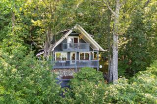 Decks and Lake Access Scenic North Carolina Retreat - 9