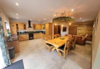 Stylish Lodge in the Peak District sleeps up to 9 - Upper Hulme - 2