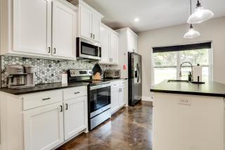 1 Mi to Boating and Beaches Lake Texoma Getaway - 2