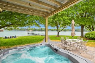 300 Degree Views, NEW HotTub, Firepit, Lighthouse - 0