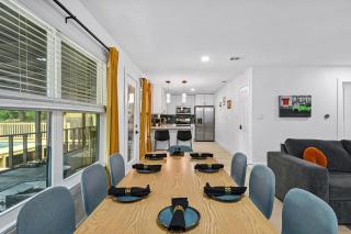 Upscale 4BR Residence Quick Access to Downtown - 5