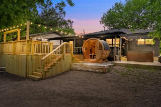 Upscale 4BR Residence Quick Access to Downtown - 9