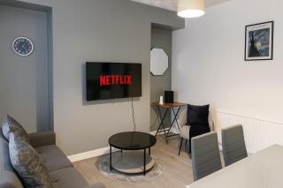 Modernised House near City Centre & Beach - Snooker Table, Fast Wifi, Parking & More! - Swansea - 9