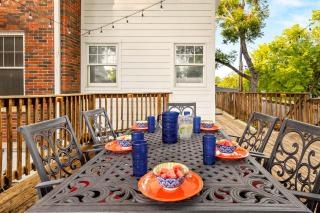 Walk to Schlitterbahn & Downtown Sleeps 12 - 8