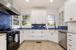 Walk to Schlitterbahn & Downtown Sleeps 12 - New Braunfels - 8