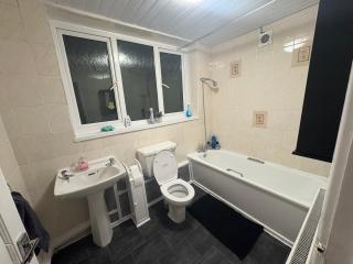 Modernised House near City Centre & Beach - Snooker Table, Fast Wifi, Parking & More! - Swansea - 3