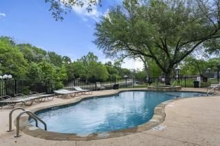 Shared Hot Tub & Pool Grill River Access - 0