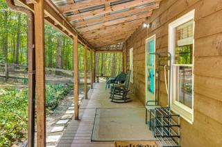 Hike, Ride and Unwind Secluded Retreat in Jamestown - 9