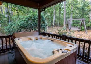 Mossy Rock Retreat - Hot Tub, Fire Pit, Near Falls - 0
