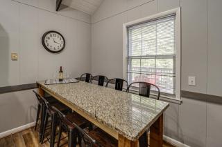 2 Mi to Beech Mtn Blue Ridge Cabin with Deck - 1