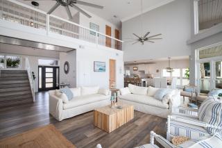 Beachfront Luxury Estate Sleeps 20 & Allows Events - 4
