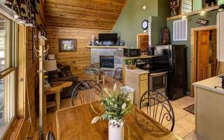 Best Value Cabin Hot Tub Arcade Close to Strip - 7