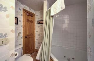 Best Value Cabin Hot Tub Arcade Close to Strip - 1
