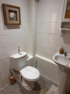 Luxury 3 Bed Apartment in Liverpool - 7