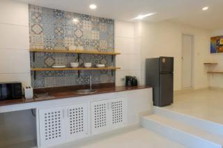 Modern Studio Apartment Shared Pool - 2