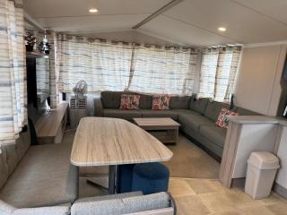 3 bedroom Caravan Home Manor Park linen not included , Pet stay free - 1