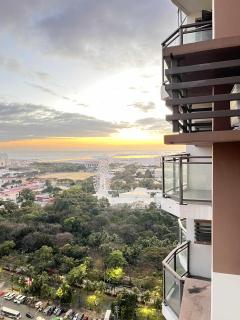 Radiance Manila Bay Bayview Comfort with Pool & Pet-Friendly - 9