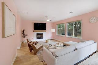 Modern 3BR Home with Game Room & Gym Near The Domain - 7