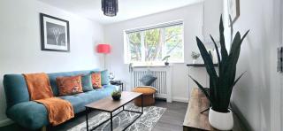 Corby Stay 2BR Work Trips & Family Friendly - 1