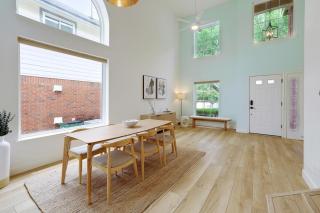 Modern 3BR Home with Game Room & Gym Near The Domain - 8