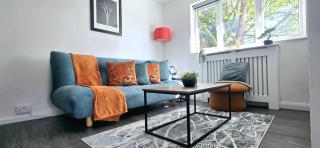 Corby Stay 2BR Work Trips & Family Friendly - 9