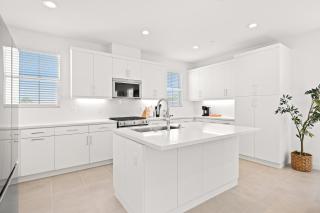 Newly Built Stylish 3BR Oasis Home in Palm Desert - 2