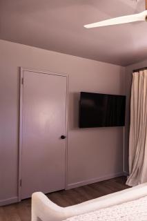 NEW! The Spoonbill House - 2 Kings 1 Full, 10 Minutes to Downtown, 10 minutes to Airport - 8
