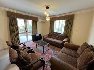 Spacious Rehab 1 Apartment 3BR, Garden View - 0