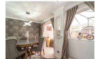 Modern 4-Bed Family Home in Solihull - 4